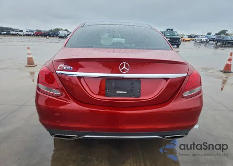 2018 Mercedes-Benz C 300 z USA, uszkodzony, nr VIN WDDWF4JB5JR413275